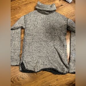 Theory cashmere wool turtleneck blouse knit ribbed size small ssense preppy chic